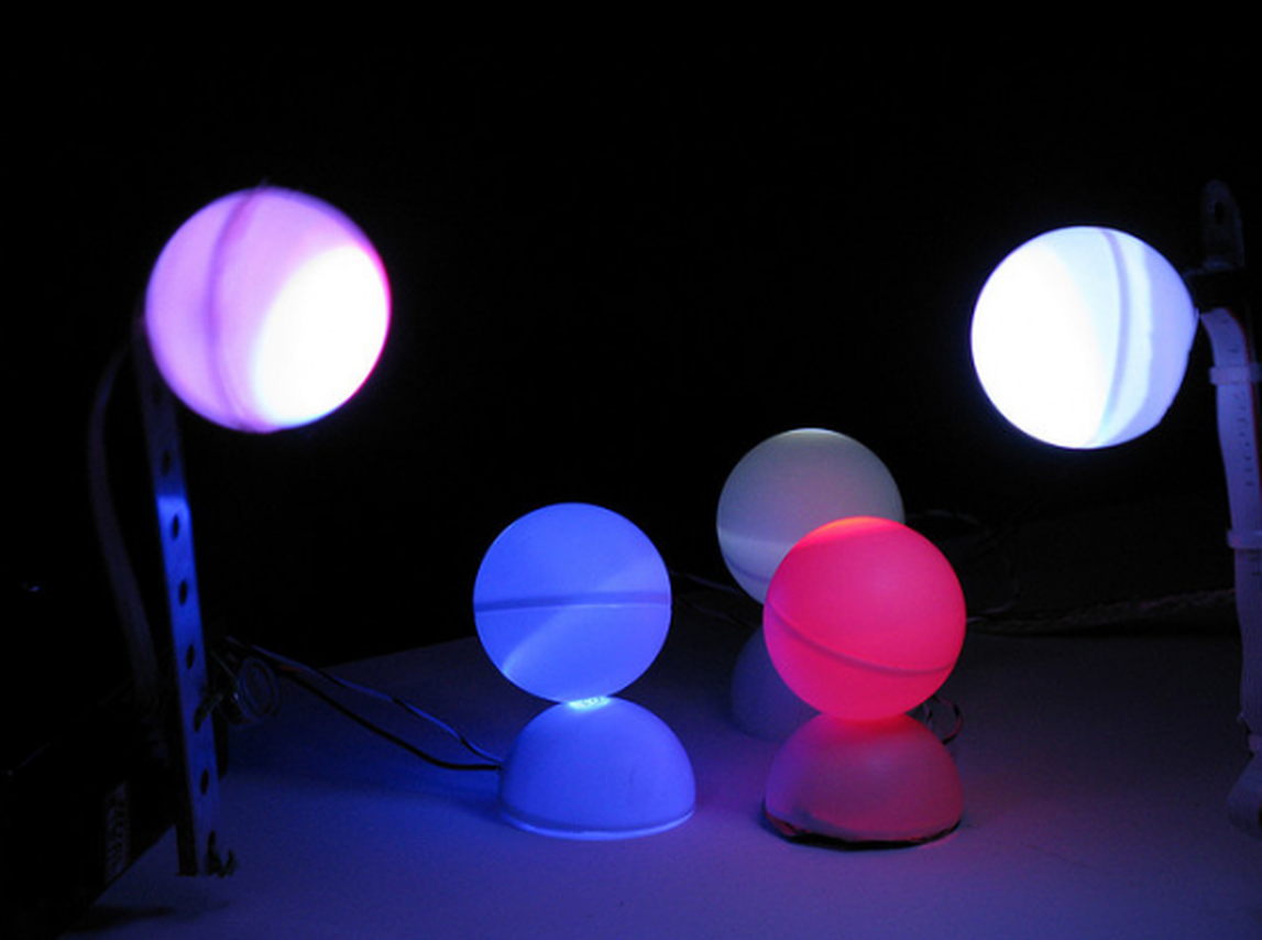 Brian Degger, Light-responsive objects using arduino (installation view)